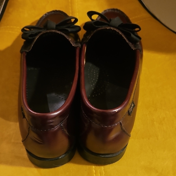 Women's Weejuns G.H. Bass Burgundy Leather Slip-On Loafers with Black Bow Accent - Picture 2 of 8